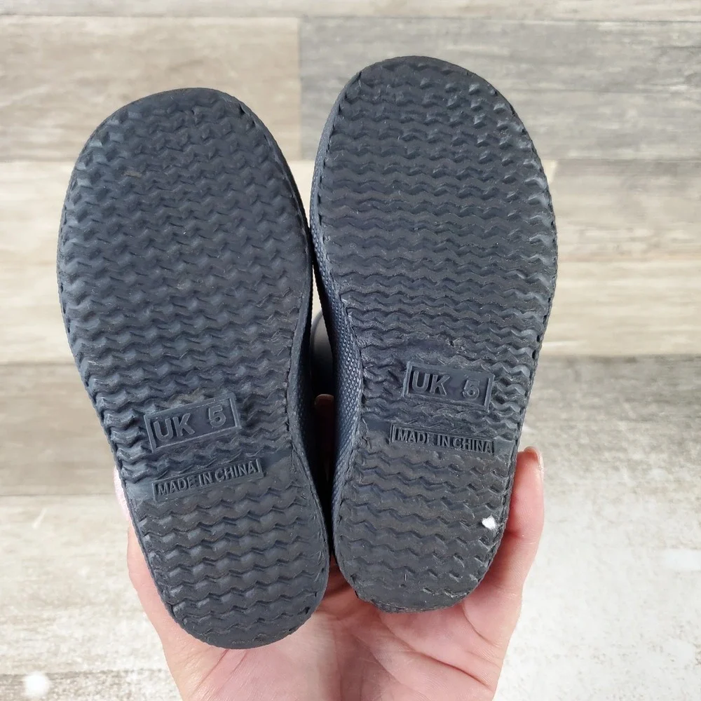 Hunter gently worn